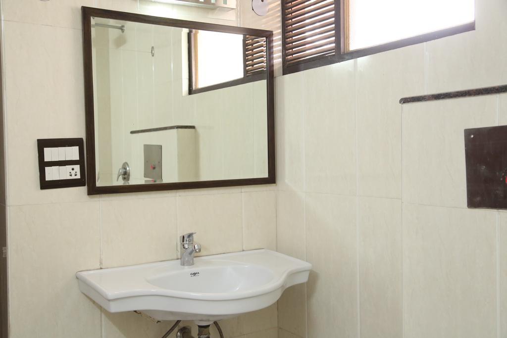 Hotel Wall City New Delhi Buitenkant foto