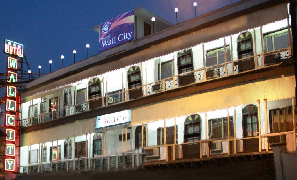 Hotel Wall City New Delhi Buitenkant foto